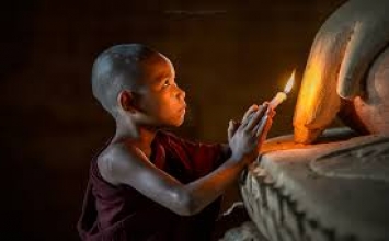 Tại sao nên bái lạy Phật, thượng sư, tổ tiên?